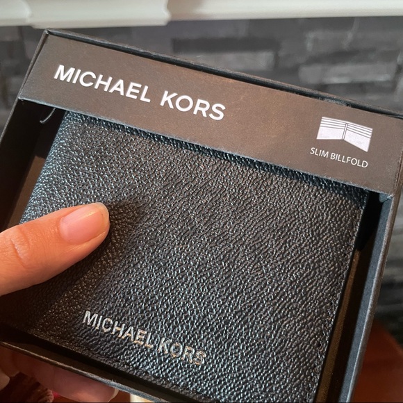 Michael Kors Men Jet Set Wallet - Picture 11 of 13